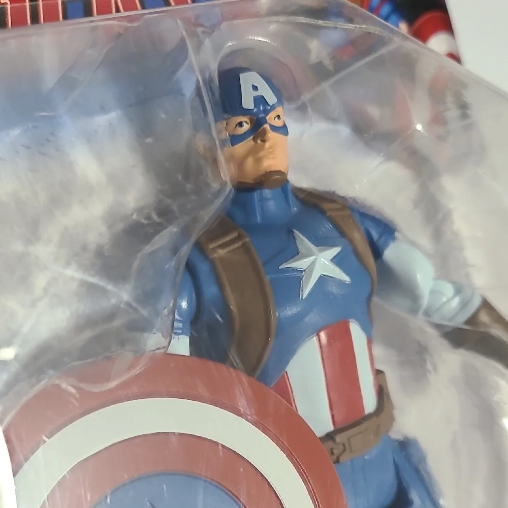 Marvel Avengers Captain America Figure with‎ Shield New In Box